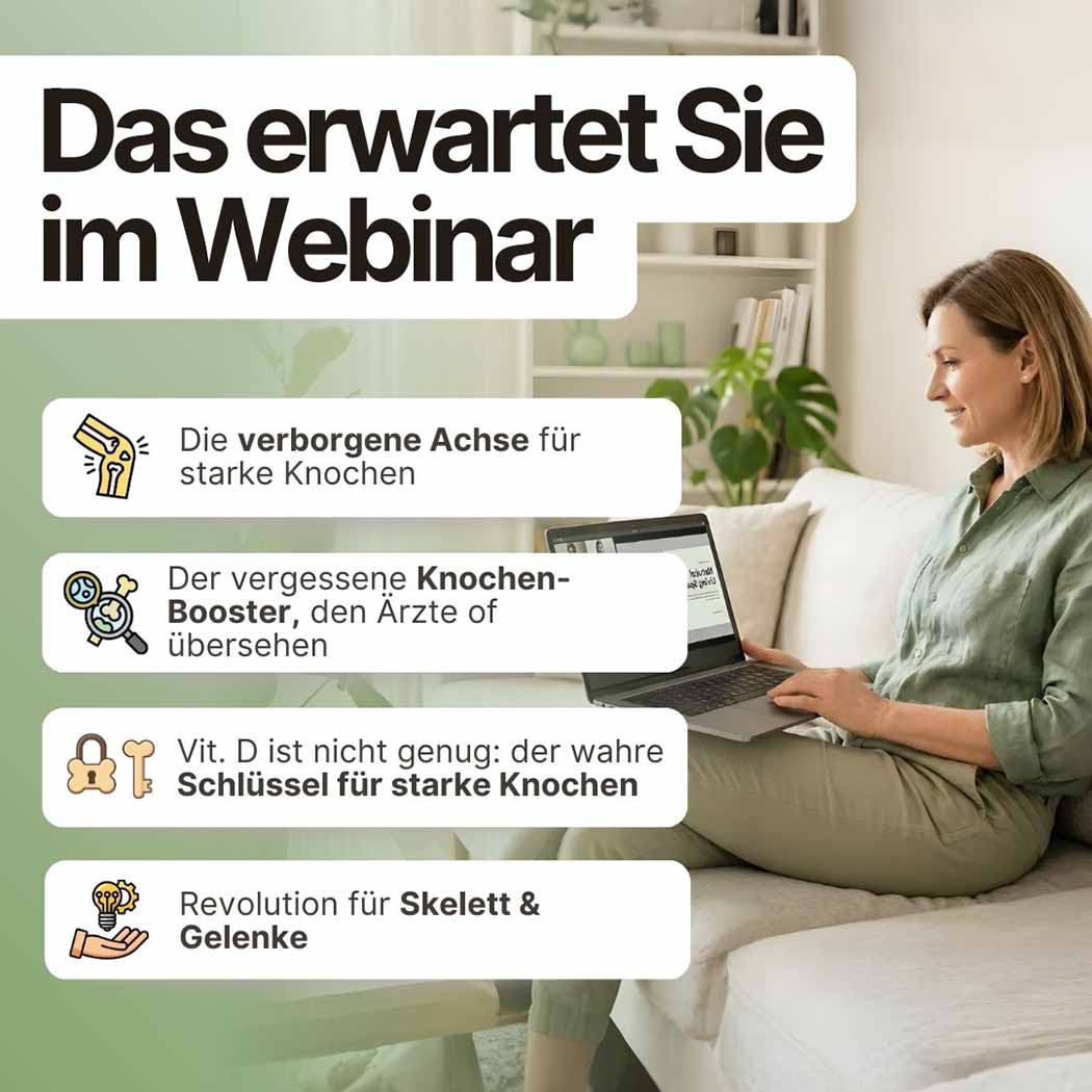 Eine Frau sitzt strahlend auf ihrem Sofa und schaut das Webinar Starke Knochen & gesunde Gelenke, sie erhält exklusive Informationen