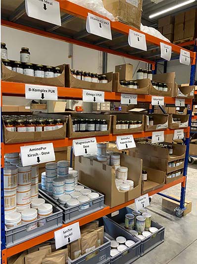 Das Lager wächst, genauso wie die Ansprüche, effizient zu arbeiten und unseren lieben Kundinnen und Kunden auf jeden Fall immer das Richtige ins Paket zu packen.